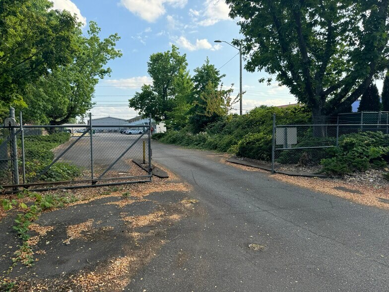 SW Millikan Way, Beaverton, OR à vendre - Photo du bâtiment - Image 2 de 4