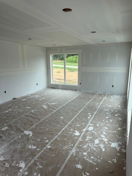 1060 D W Griffith Ln, La Grange, KY à louer - Photo du bâtiment - Image 2 de 7