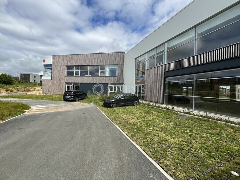Retail in Louvres for sale - Building Photo - Image 1 of 8