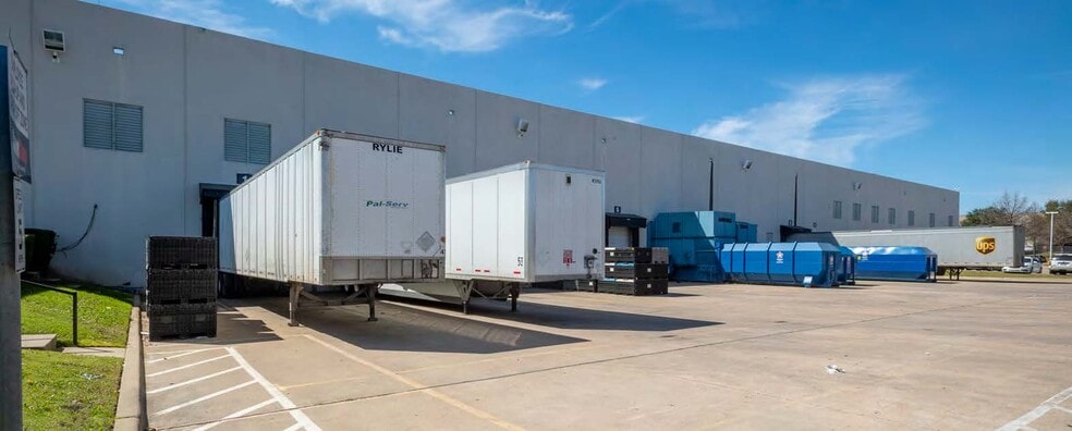 2200 William D Tate Ave, Grapevine, TX for lease - Building Photo - Image 2 of 4