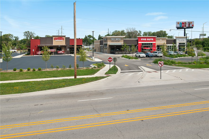 2811 Mannheim Rd, Des Plaines, IL à vendre - Photo du bâtiment - Image 2 de 8