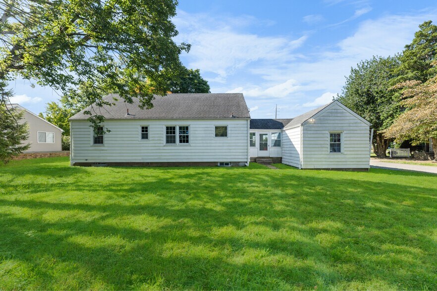 235 Prospect Plains Rd, Monroe Township, NJ à vendre - Photo du bâtiment - Image 3 de 21