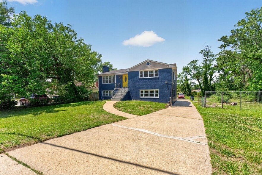 7205 Livingston Rd, Oxon Hill, MD for sale - Building Photo - Image 2 of 26
