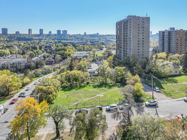 9850 Bellamy Hill Rd NW, Edmonton, AB à vendre - Photo du bâtiment - Image 3 de 7