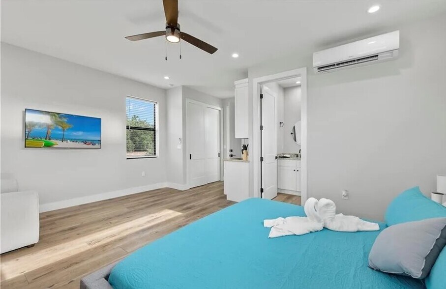 Naples 18 Portfolio portefeuille de 4 propriétés à vendre sur LoopNet.ca - Photo du bâtiment - Image 3 de 5