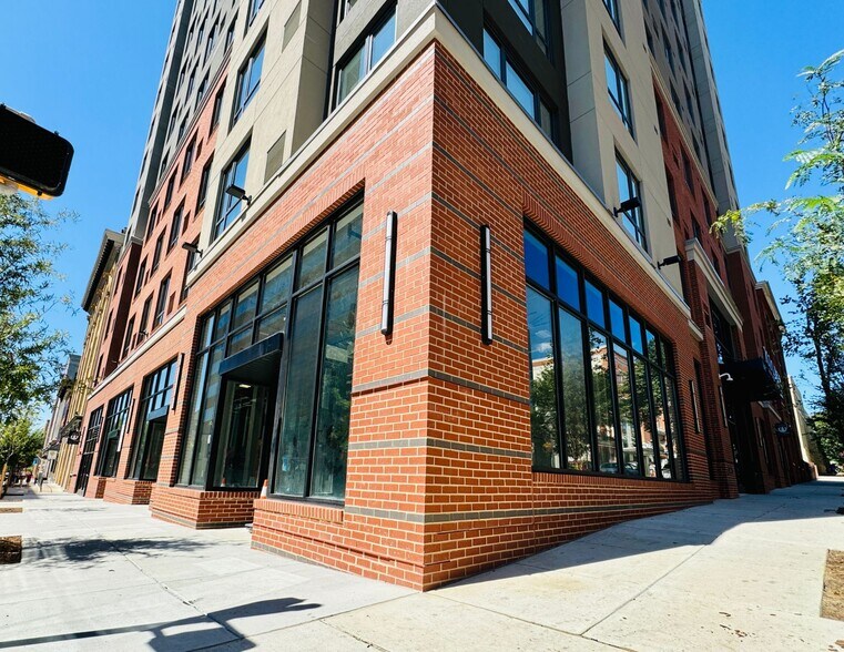 1 W Chestnut St, Lancaster, PA à louer - Photo du bâtiment - Image 2 de 27