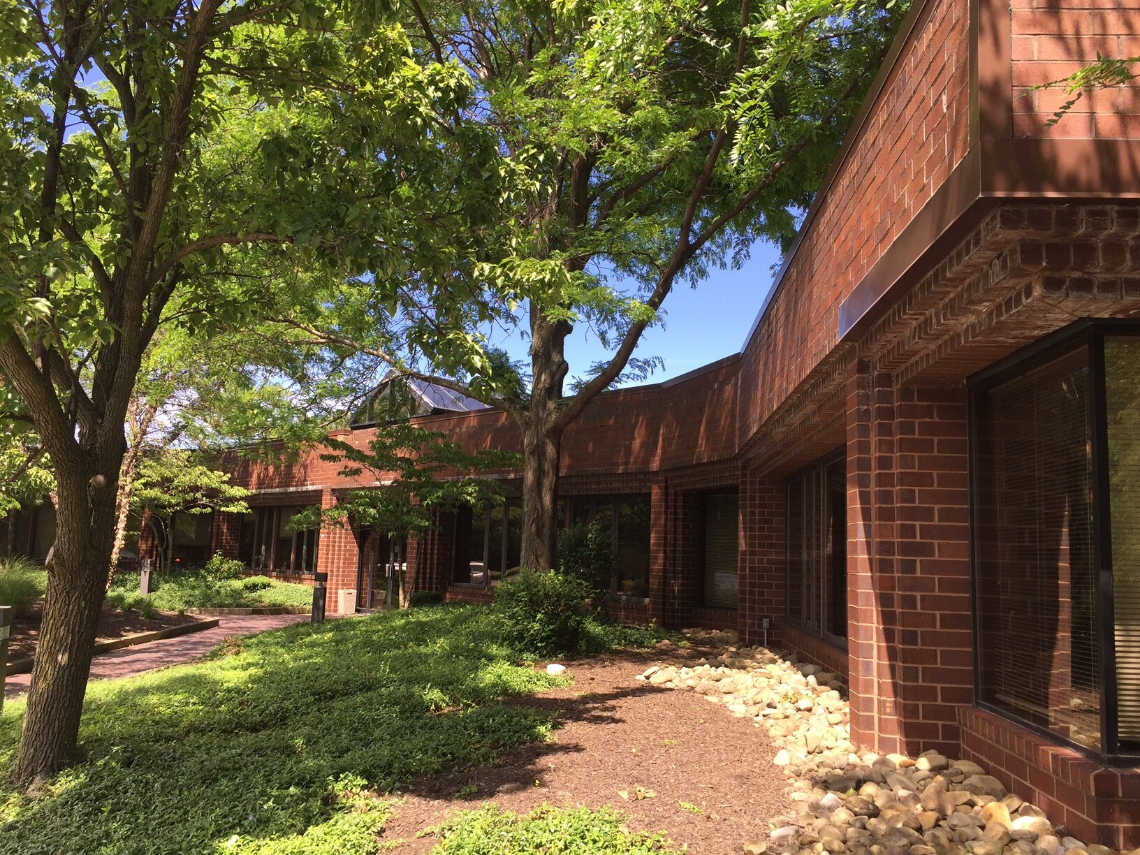 24400 Highpoint Rd, Beachwood, OH for lease Building Photo- Image 1 of 8