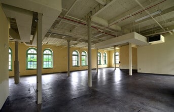 1801 E Oliver St, Baltimore, MD for lease Interior Photo- Image 2 of 6