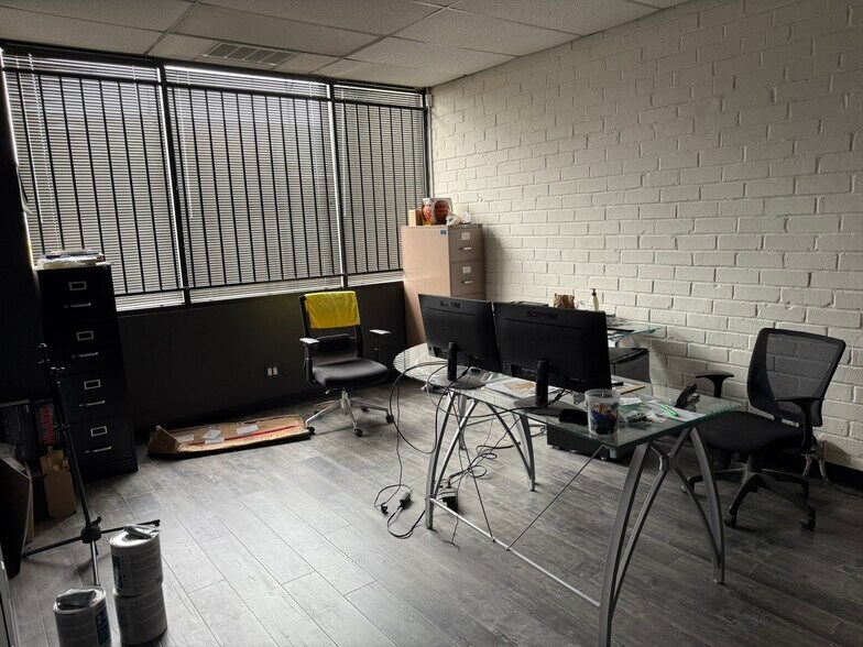 2911 Winona Ave, Burbank, CA à louer - Photo du bâtiment - Image 2 de 8