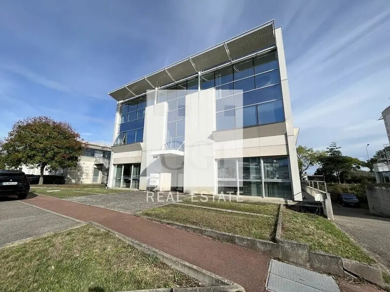 12 Rue Edison, Bron for lease - Building Photo - Image 3 of 18