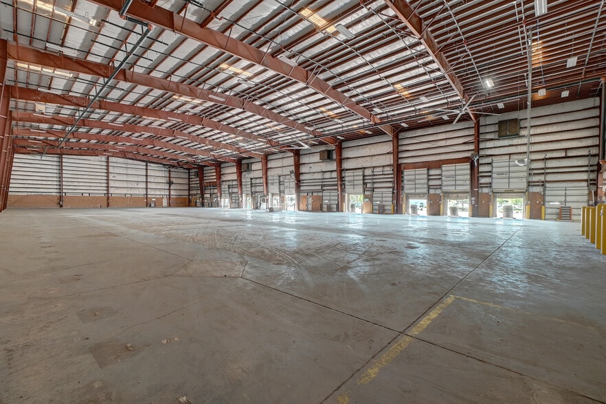 3843 Ironbridge Blvd, Fort Myers, FL for lease - Building Photo - Image 2 of 9