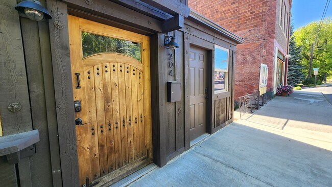 Plus de détails pour 204 S Coeur D Alene Ave, Harrison, ID - Commerce de détail à vendre