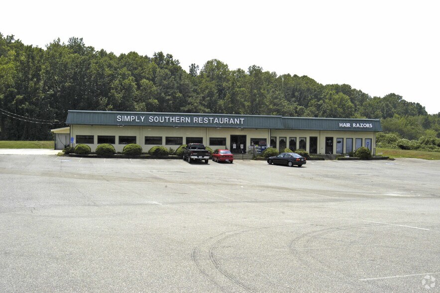 12400 Cumming Hwy, Canton, GA for lease - Primary Photo - Image 1 of 20