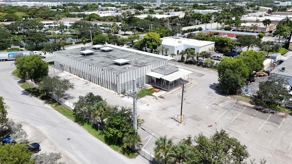 590 SW 12th Ave, Pompano Beach, FL for lease - Building Photo - Image 2 of 30
