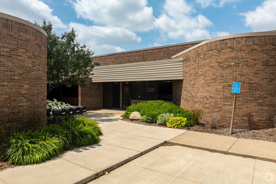 7314-7515 19 Mile Rd, Sterling Heights, MI à louer - Photo du bâtiment - Image 2 de 7