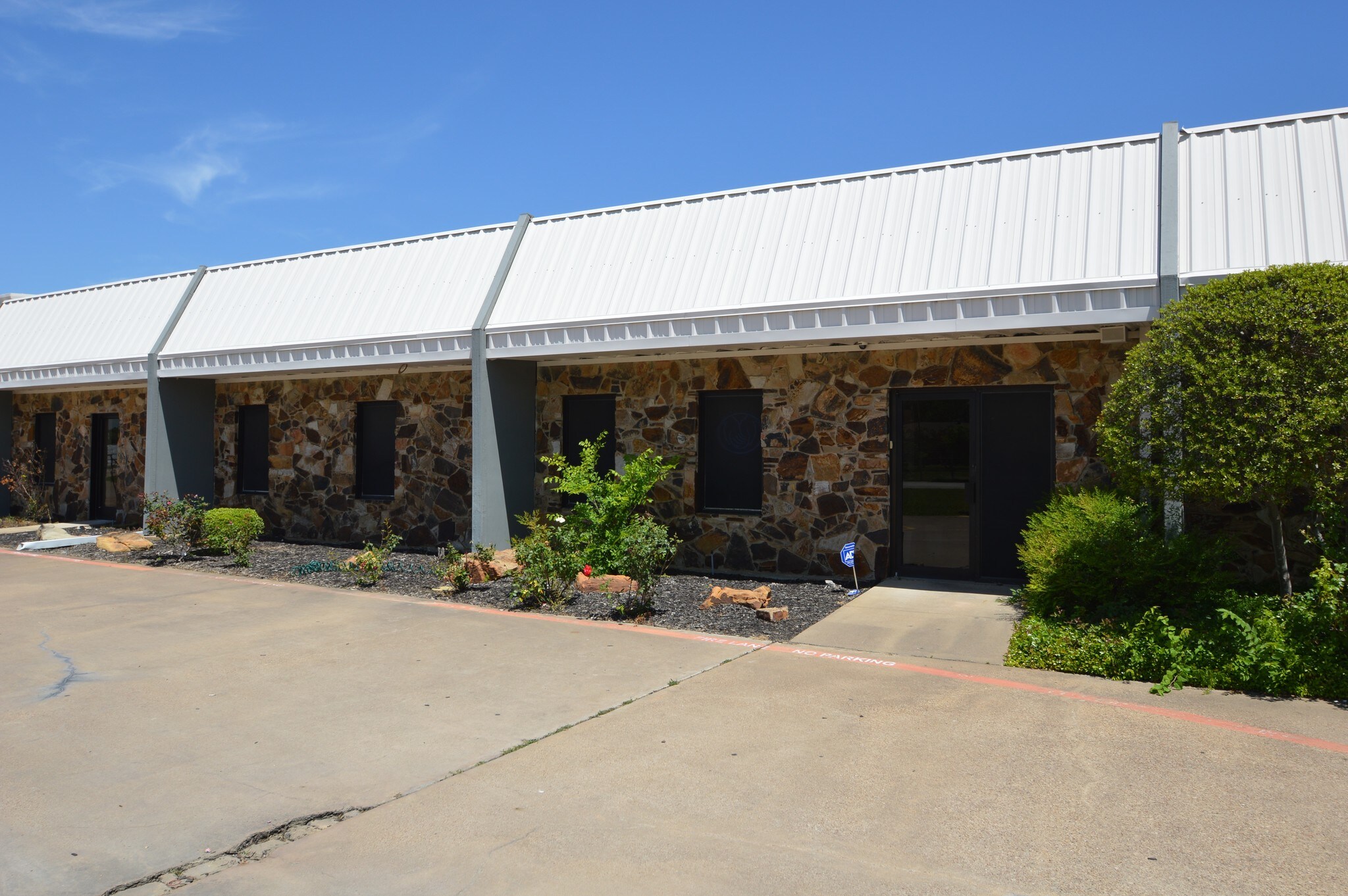 1901 Southeast Pky, Arlington, TX for sale Primary Photo- Image 1 of 1