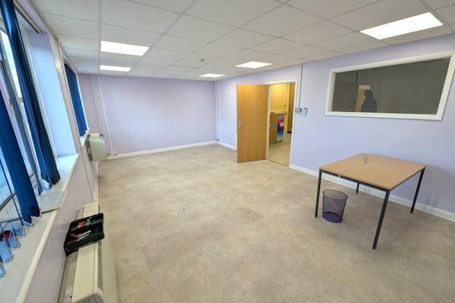 95 Commerce Way, Lancing à louer - Photo intérieure - Image 3 de 5