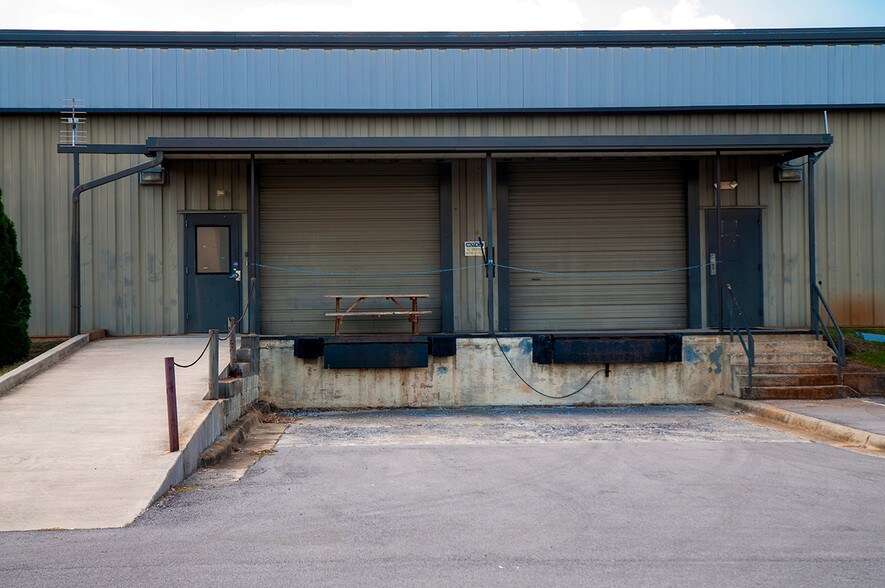 4906 NW Research Dr, Huntsville, AL à louer - Photo du bâtiment - Image 3 de 7