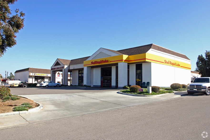 7945 Mission Gorge Rd, Santee, CA à louer - Photo du bâtiment - Image 2 de 11