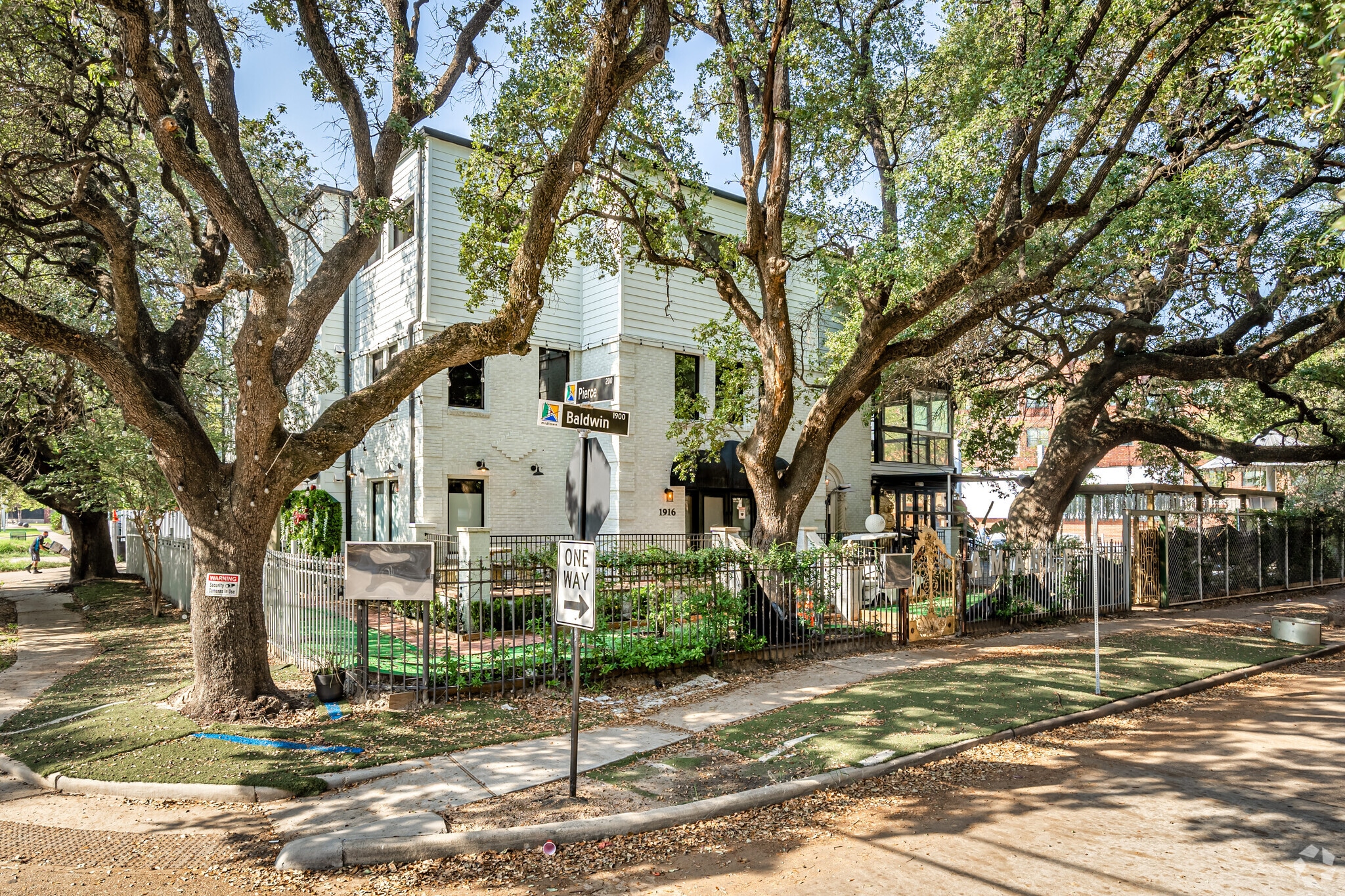 1916 Baldwin St, Houston, TX for lease Primary Photo- Image 1 of 44