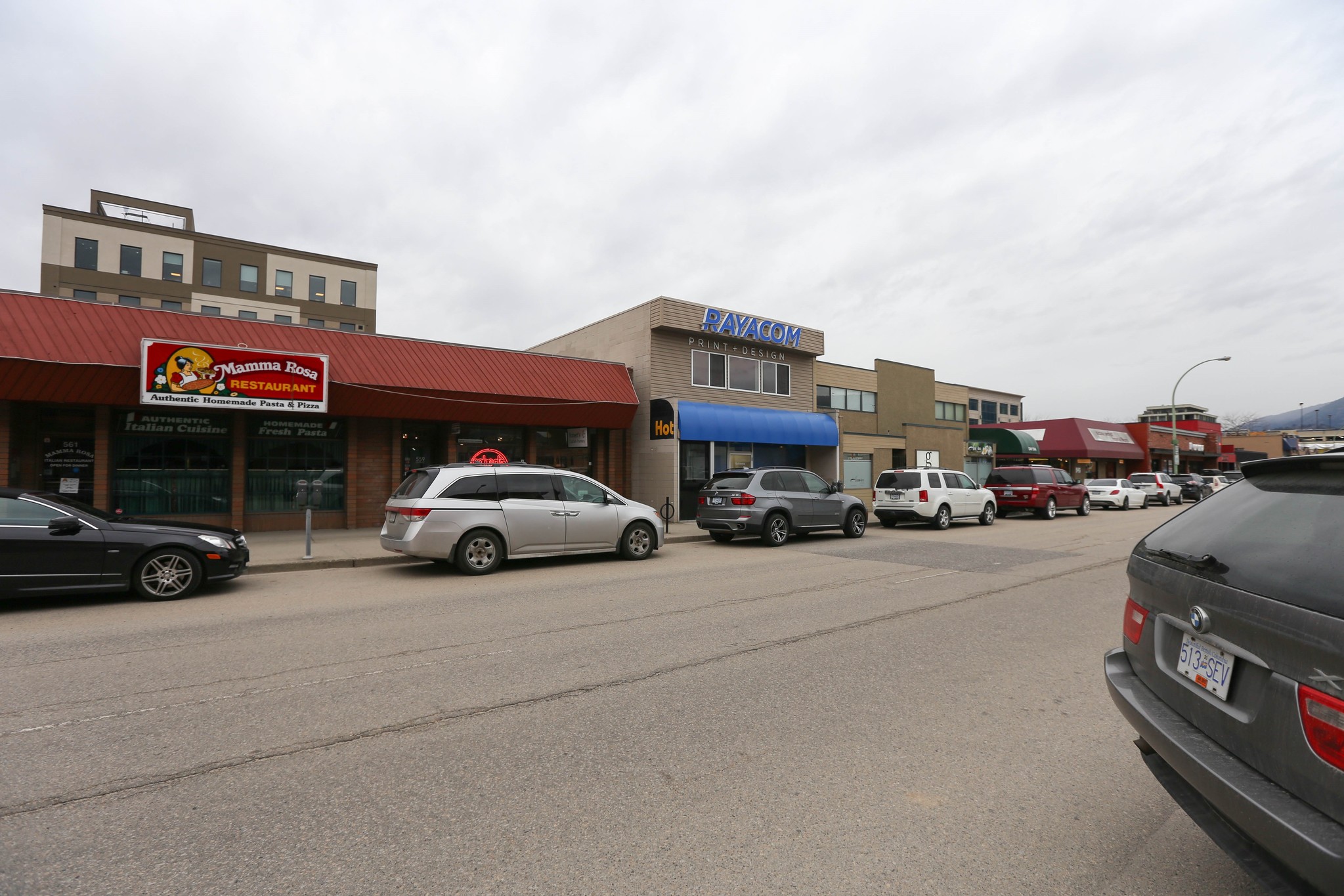 555 Lawrence Ave, Kelowna, BC for sale Primary Photo- Image 1 of 1