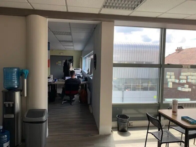Office in Colombes for lease - Interior Photo - Image 3 of 10