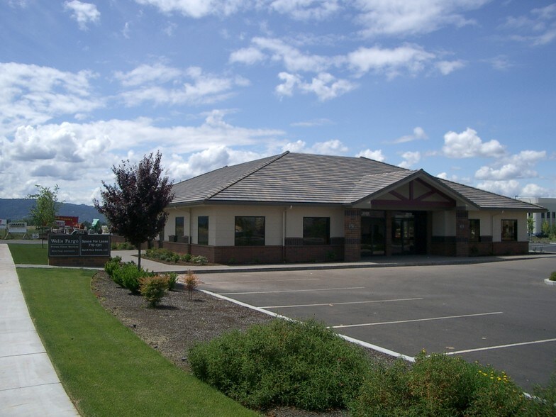 3502 Excel Dr, Medford, OR à louer - Photo du bâtiment - Image 3 de 3