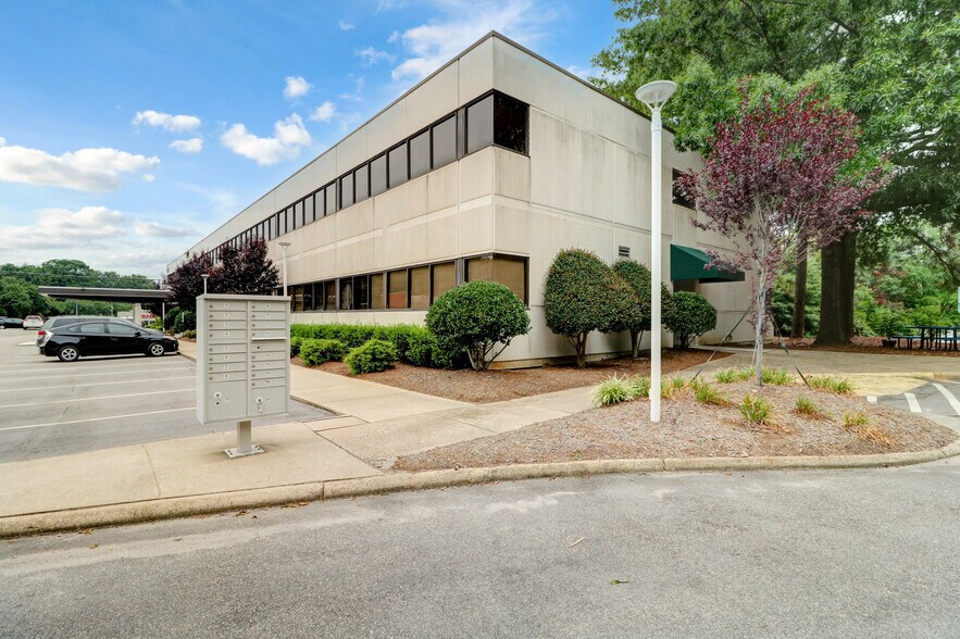 4000 Wake Forest Rd, Raleigh, NC à louer - Photo du bâtiment - Image 3 de 26