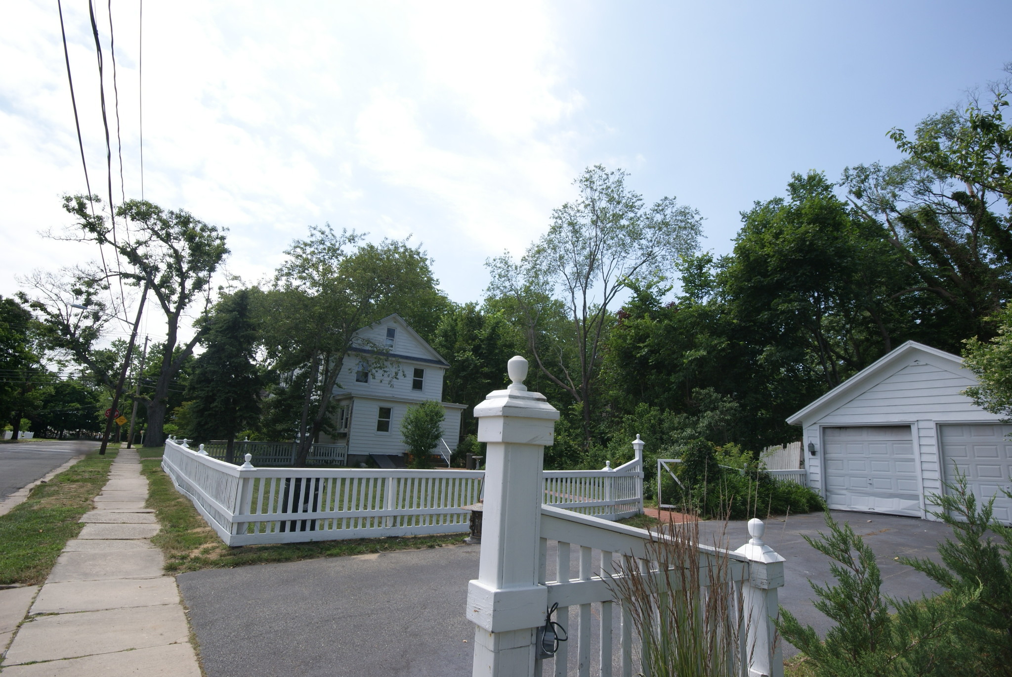 1204 Roanoke Ave, Riverhead, NY à vendre Photo du bâtiment- Image 1 de 1