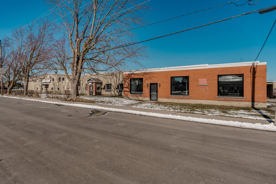 110 St Wellington, Huntingdon, QC for lease - Building Photo - Image 2 of 5