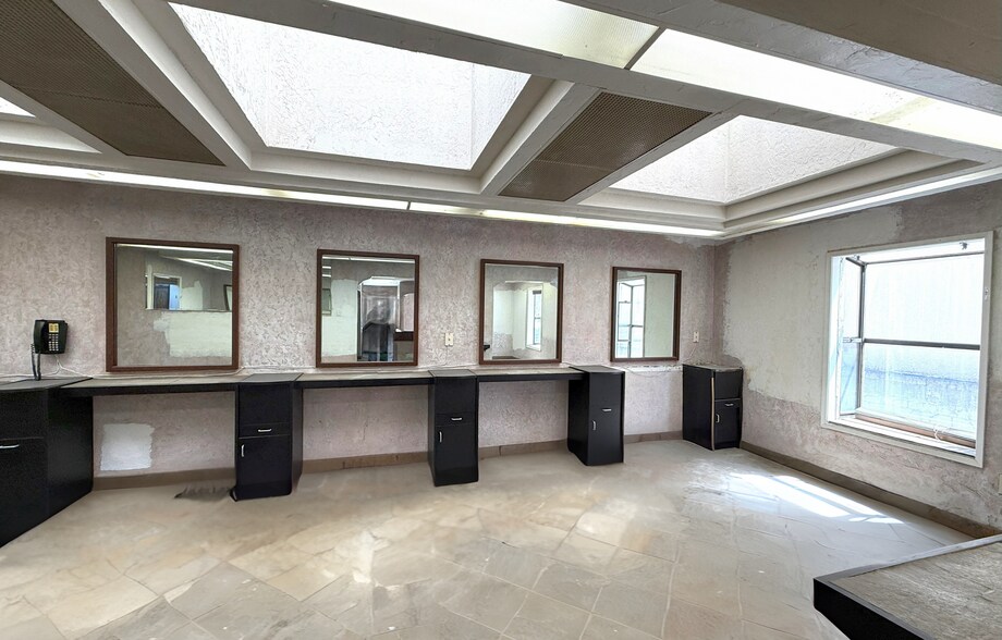 94 N Baldwin Ave, Sierra Madre, CA à vendre - Photo du bâtiment - Image 2 de 11