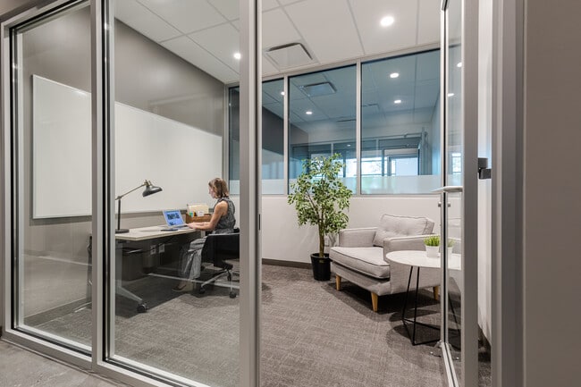 Plus de détails pour 3535 Peachtree Rd NE, Atlanta, GA - Coworking à louer