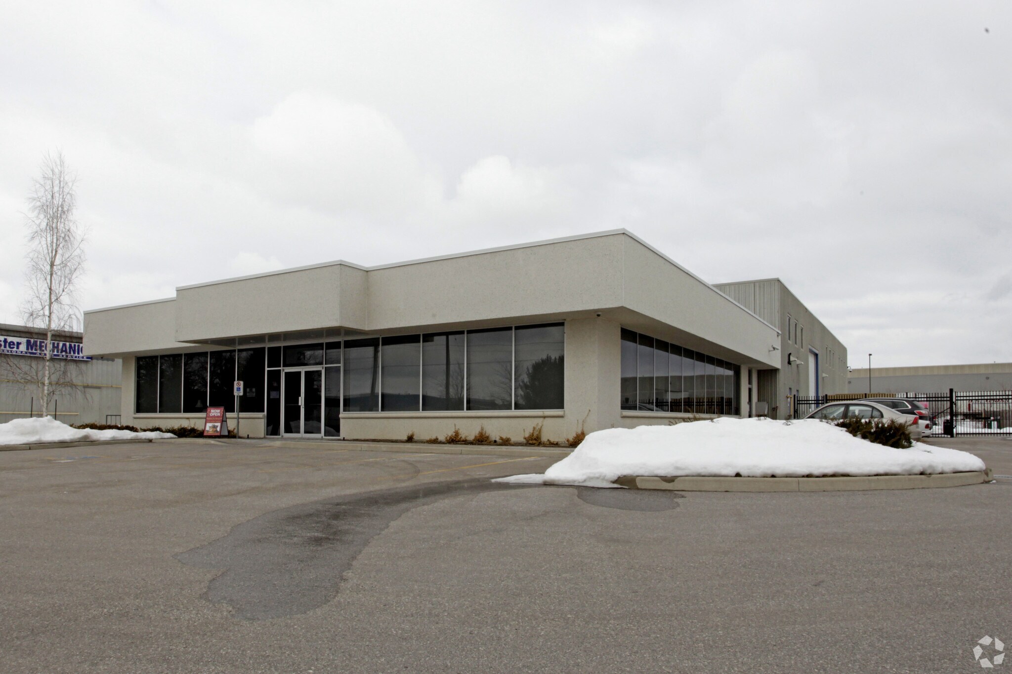 215 Pony Dr, Newmarket, ON for sale Primary Photo- Image 1 of 1