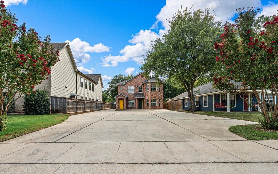 1911 S 11th St, Waco, TX for sale - Building Photo - Image 2 of 28