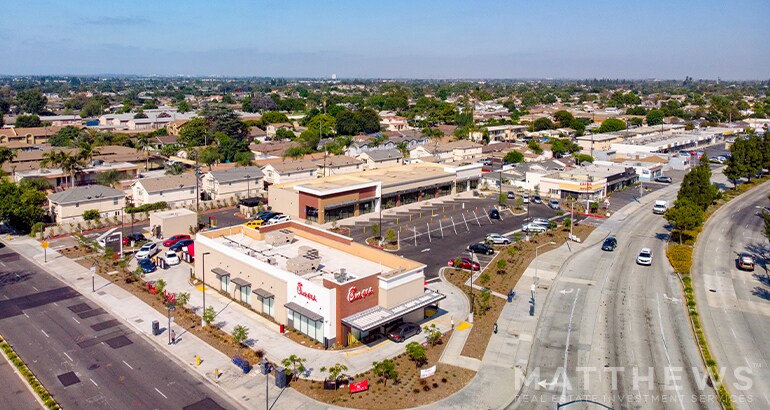 8818-8832 Imperial Hwy, Downey, CA à louer Photo du bâtiment- Image 1 de 3