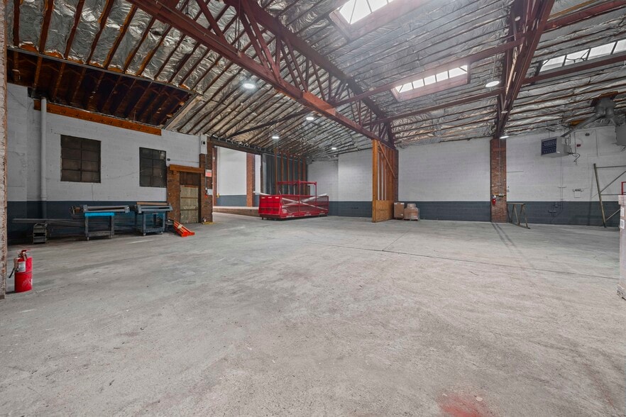 1050 Elizabeth Ave, Elizabeth, NJ for lease - Interior Photo - Image 3 of 13