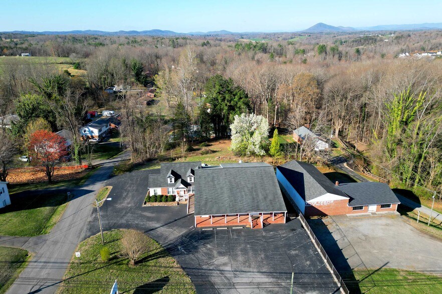 1748 S Main St, Rocky Mount, VA à vendre - Photo du bâtiment - Image 3 de 52