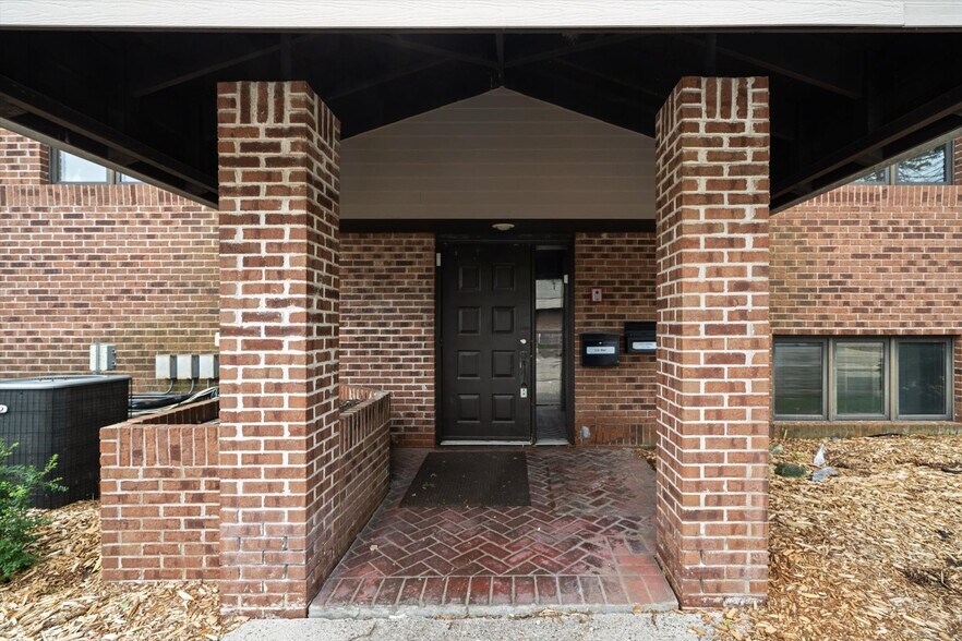 5891 Cedar Lake Rd, Saint Louis Park, MN à louer - Photo du bâtiment - Image 3 de 10