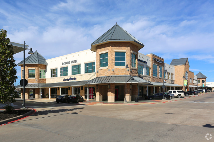 Justin Rd, Highland Village, TX à louer - Photo du bâtiment - Image 1 de 3