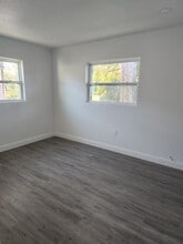 556-558 Clearwater Largo Rd, Largo, FL for lease Interior Photo- Image 1 of 2