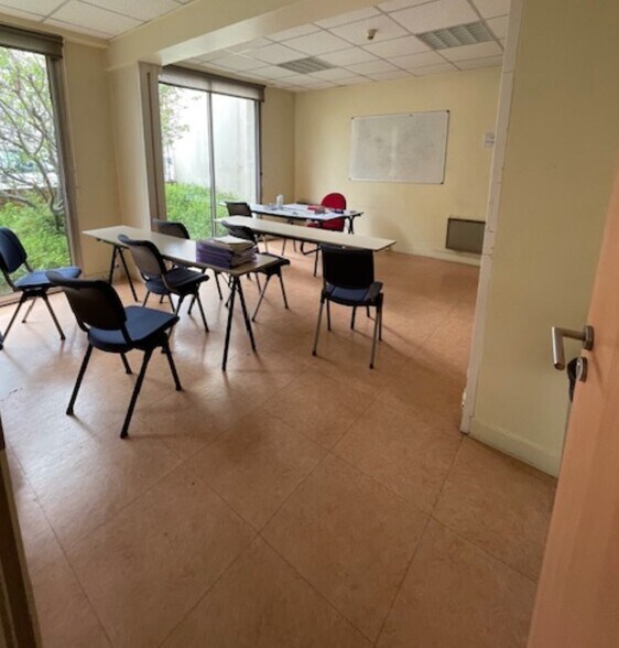 Bureau dans Gentilly à vendre - Photo du bâtiment - Image 2 de 14