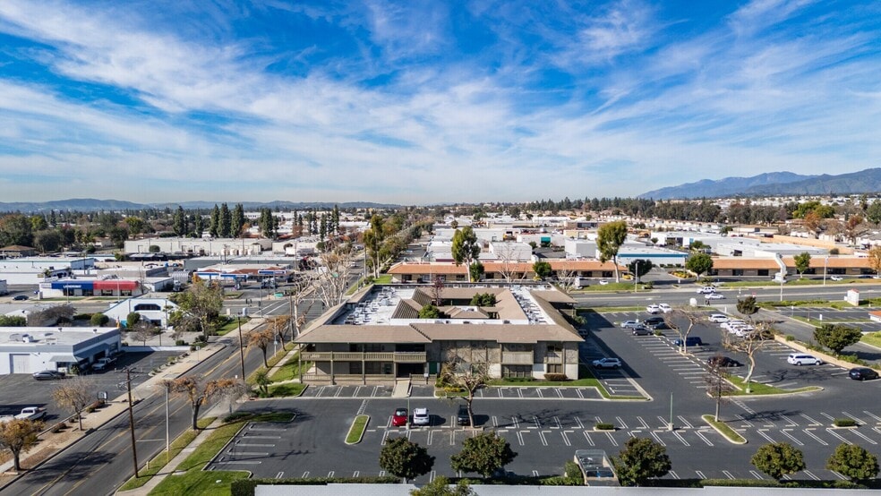 222 N Mountain Ave, Upland, CA for lease - Building Photo - Image 3 of 9