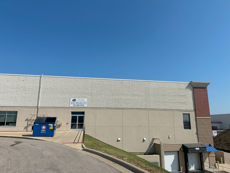 3500 Dalton Way SW, Cedar Rapids, IA à louer - Photo du bâtiment - Image 1 de 4