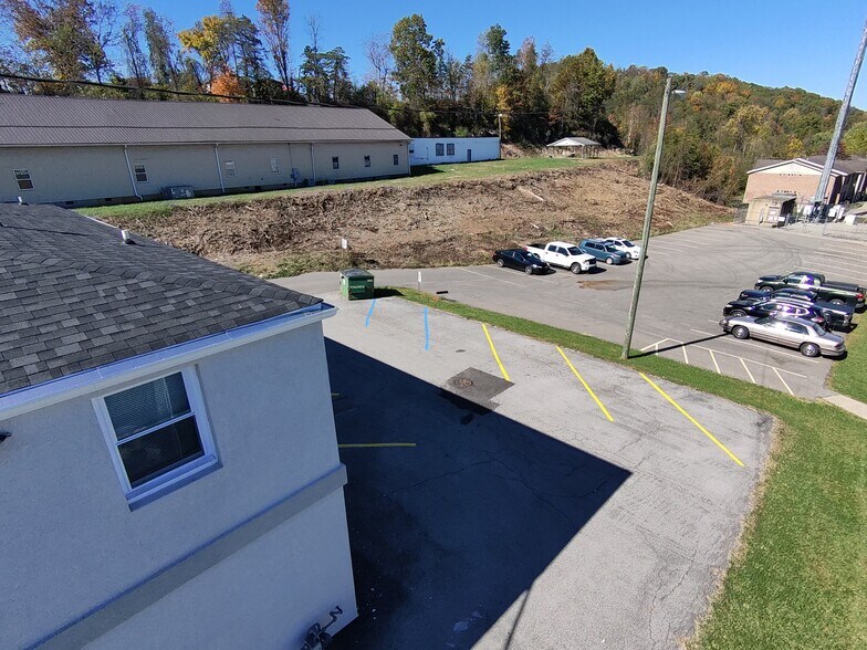 5308 Big Tyler Rd, Cross Lanes, WV à louer - Photo du bâtiment - Image 3 de 9