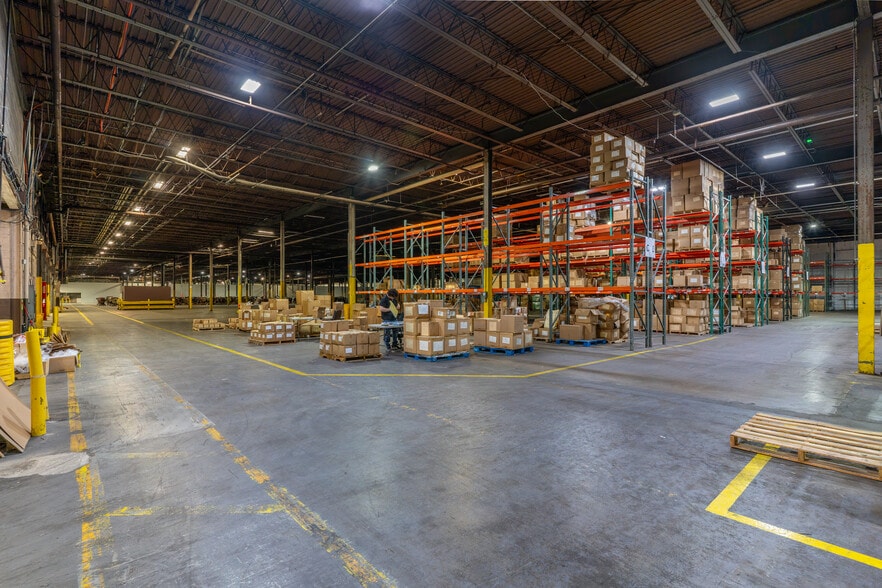 1000 N South Rd, Scranton, PA for lease - Building Photo - Image 2 of 32