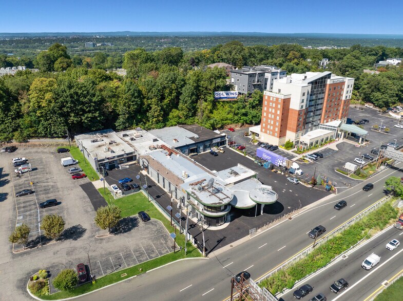 2143 Rt 4 E, Fort Lee, NJ à louer - Photo du bâtiment - Image 2 de 5