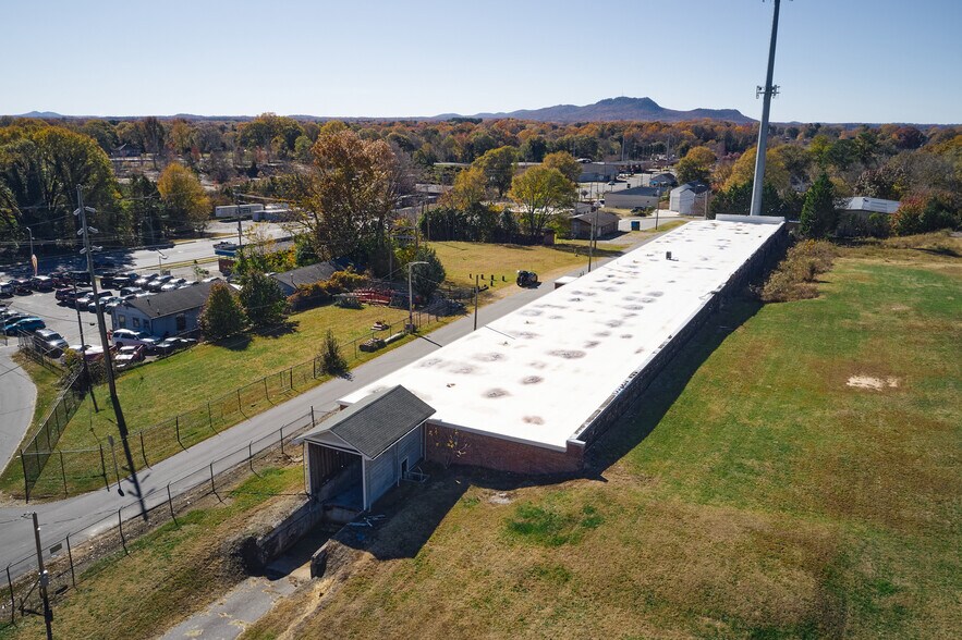 101 N Yates St, Gastonia, NC à louer - Photo du bâtiment - Image 2 de 18