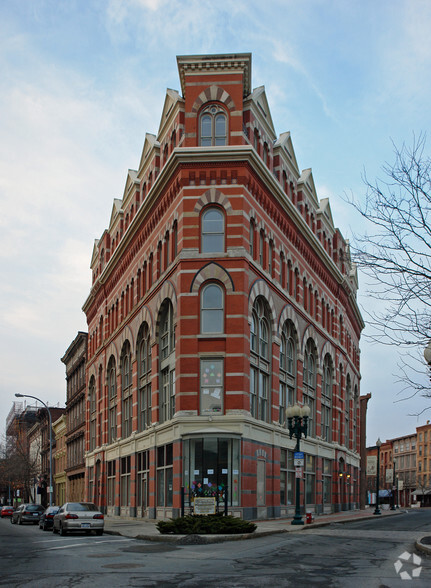 5 1st St, Troy, NY à louer - Photo principale - Image 1 de 19