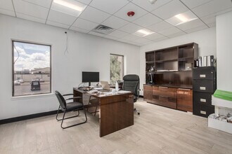 1080 Nerge Rd, Elk Grove Village, IL for lease Interior Photo- Image 2 of 3