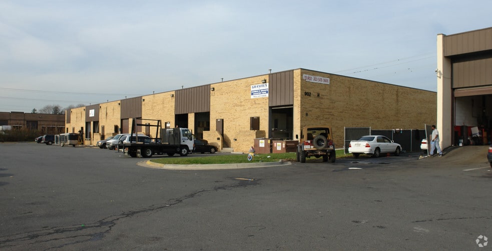 9024 Euclid Ave, Manassas, VA for lease - Building Photo - Image 2 of 3